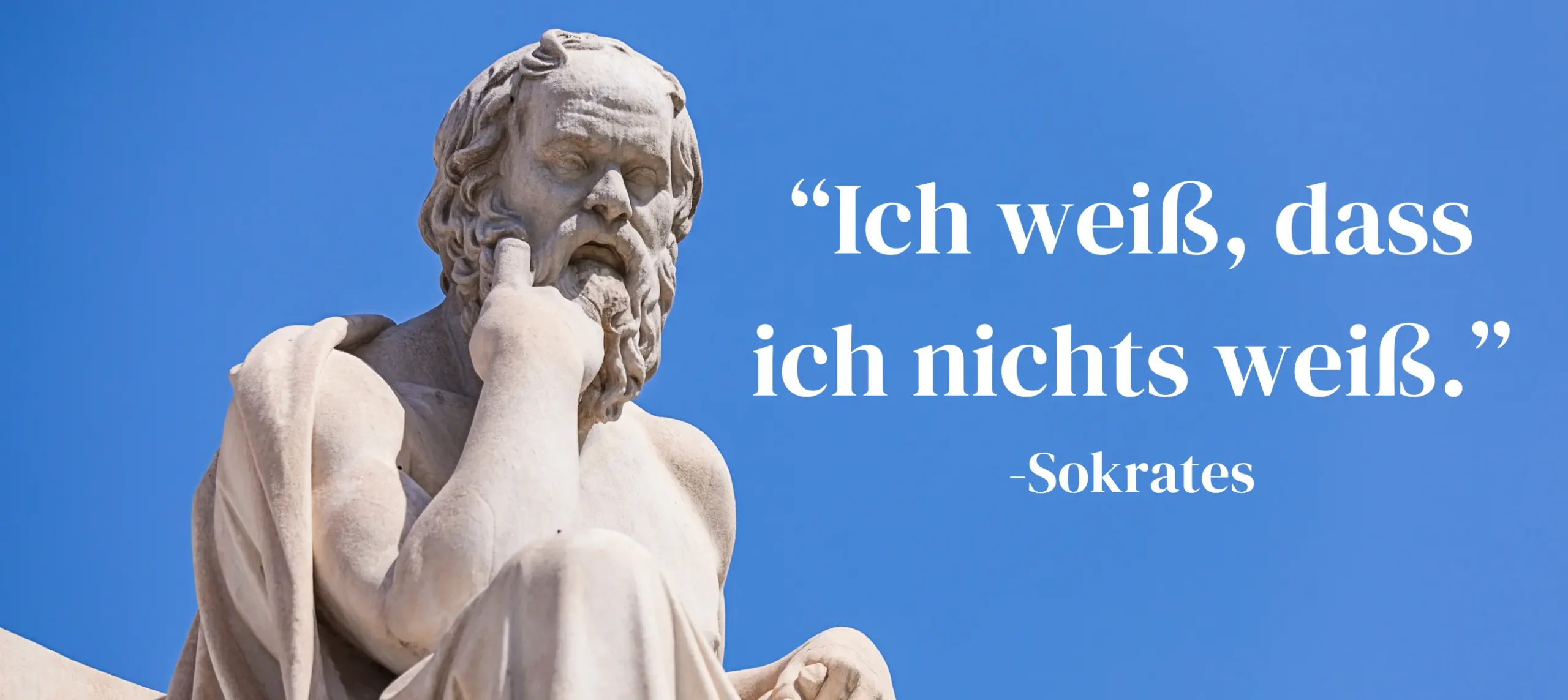 Das Bild zeigt einen Statue von Sokrates und eines seiner Berühmten Zitate.